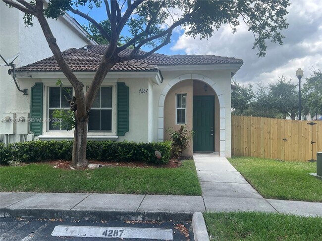 Building Photo - 4287 NE 9th St