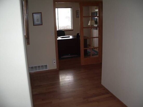 Building Photo - Beautiful 5 Bedroom 3.5 Bath Home In Saddl...