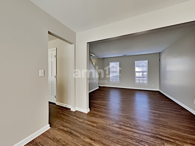 Building Photo - 113 Barrington Dr