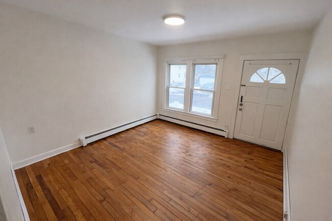 Building Photo - 1211 Pine St