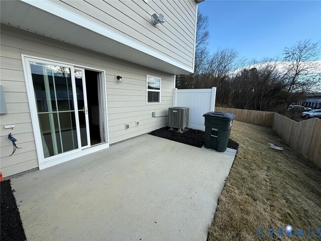 Building Photo - 5401 Canterbury Rdg Wy