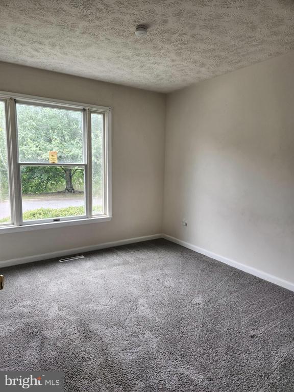 Building Photo - 22226 Valleyview Dr