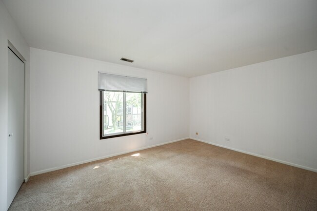 Building Photo - 880 Johnstown Ln