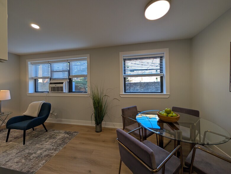 Building Photo - 540 W Aldine Ave