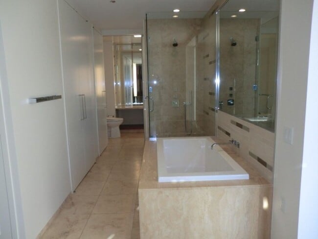 Building Photo - Beautiful 1-bed condo available at Veer