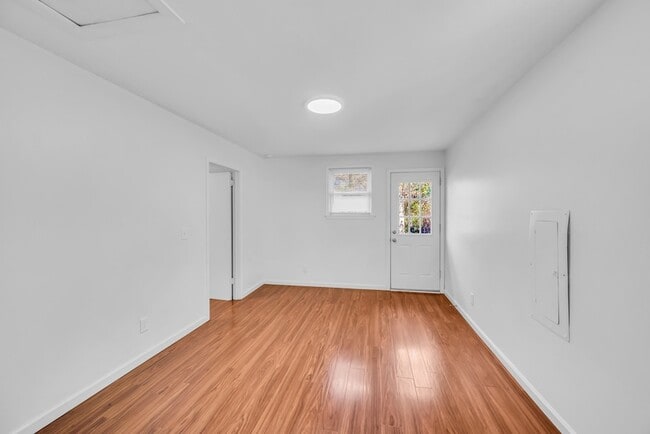 Building Photo - 3232 Hinkle Dr