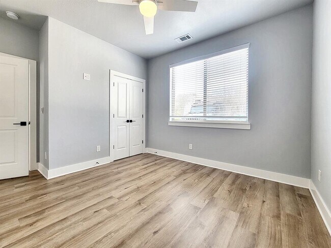 Building Photo - 528 Palmer Dr