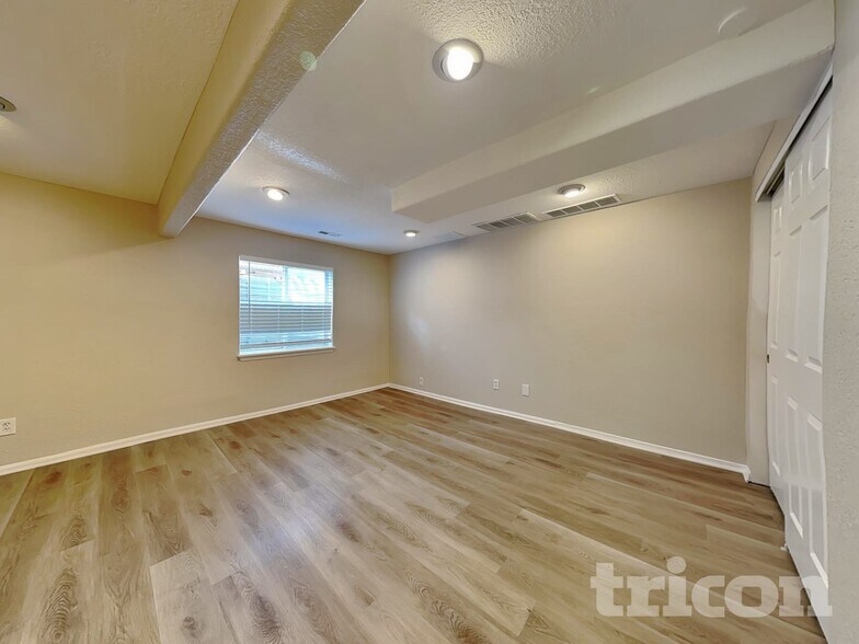 Building Photo - 1631 W 135th Dr