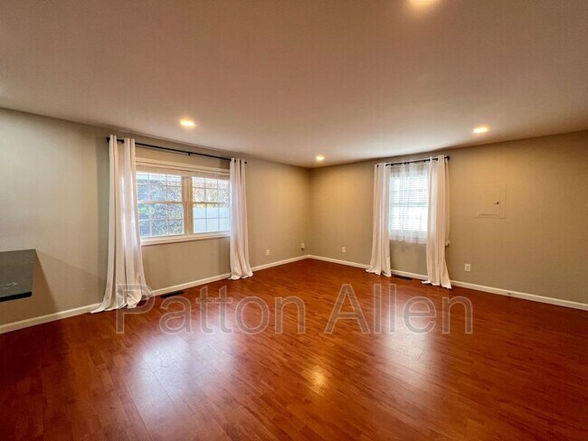 Building Photo - 51 Argyle Ln