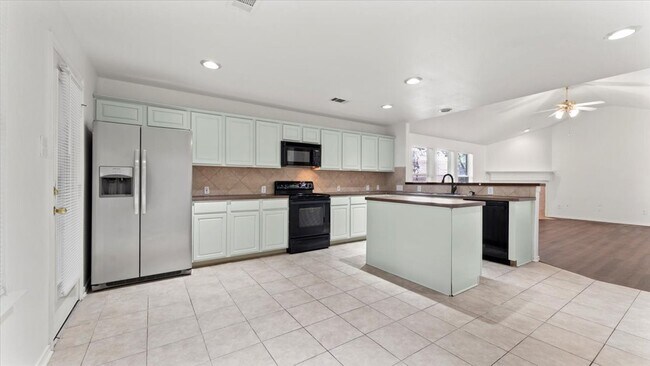 Building Photo - 111 N Misty Dawn Dr