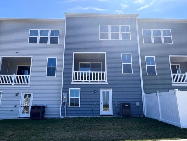 Building Photo - MINUTES TO VRE AND ALL THE CONVENIENCES OF...