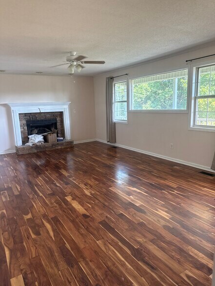 Building Photo - 343 Hobson Dr