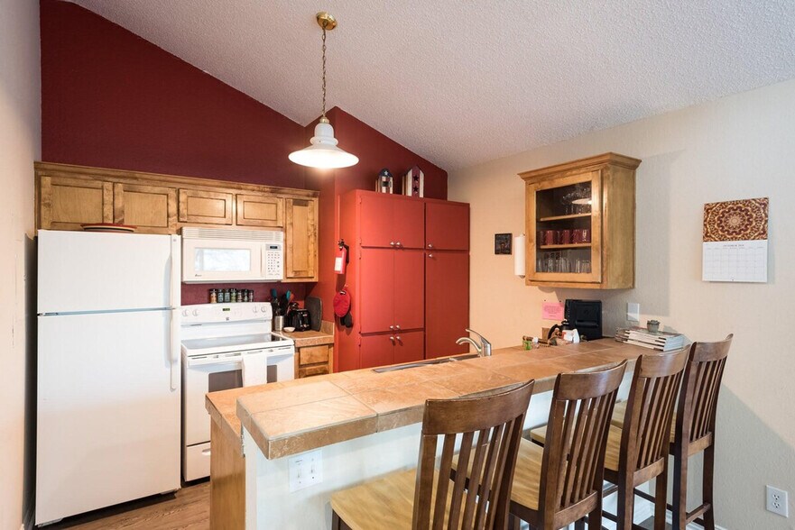 Building Photo - 1200 Hollow Creek Dr