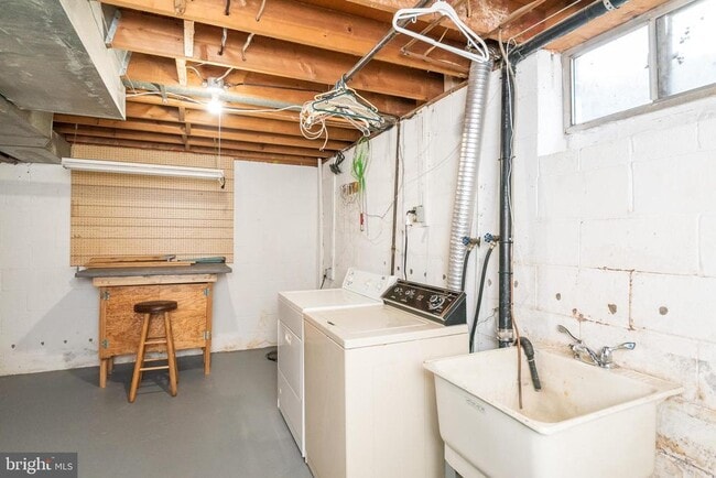 Building Photo - 37 Cardor Ct