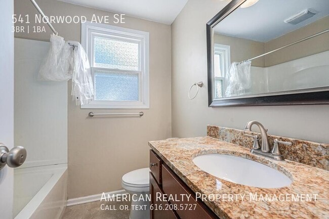 Building Photo - 541 Norwood Ave SE