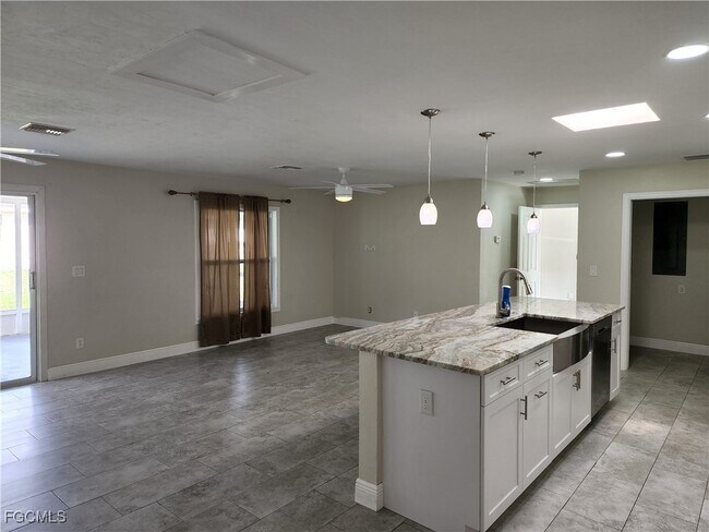 Building Photo - 100 Roosevelt Ave