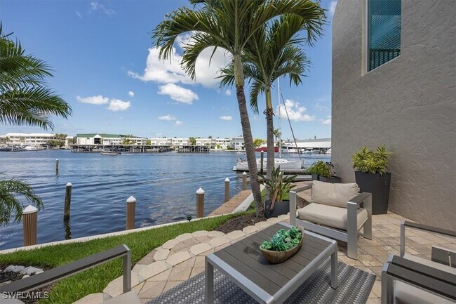 Building Photo - 800 River Point Dr