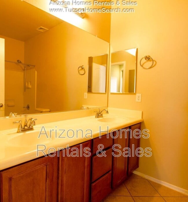 Building Photo - 732 West Camino Tunera