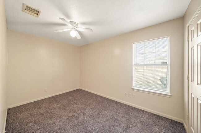 Building Photo - 4636 Mayflower St