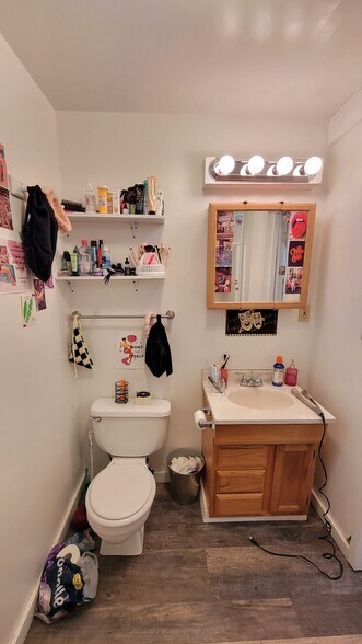 Building Photo - 1324 Vermont St