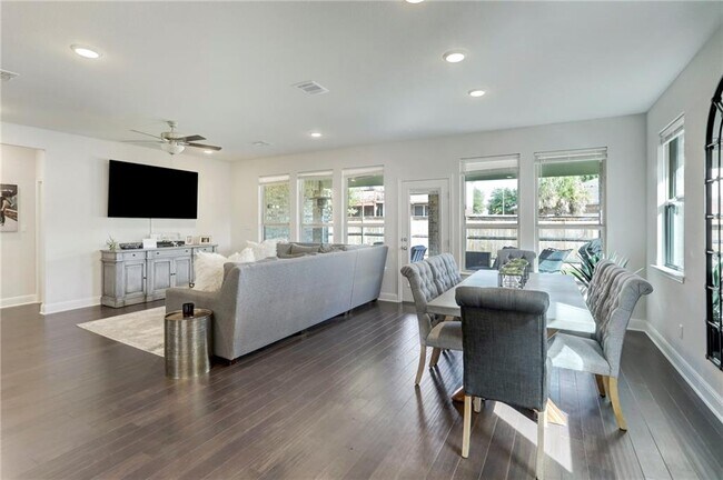 Building Photo - 3208 Bravo Dr