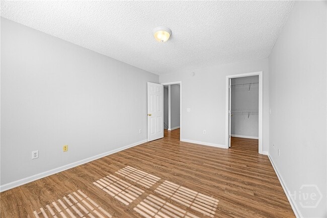 Building Photo - 8 Falkland Ave