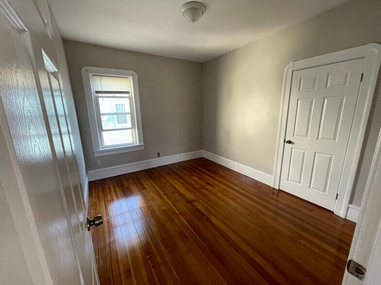 Building Photo - 216 Hope St