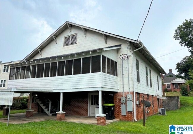 Building Photo - 302 E Coffee St