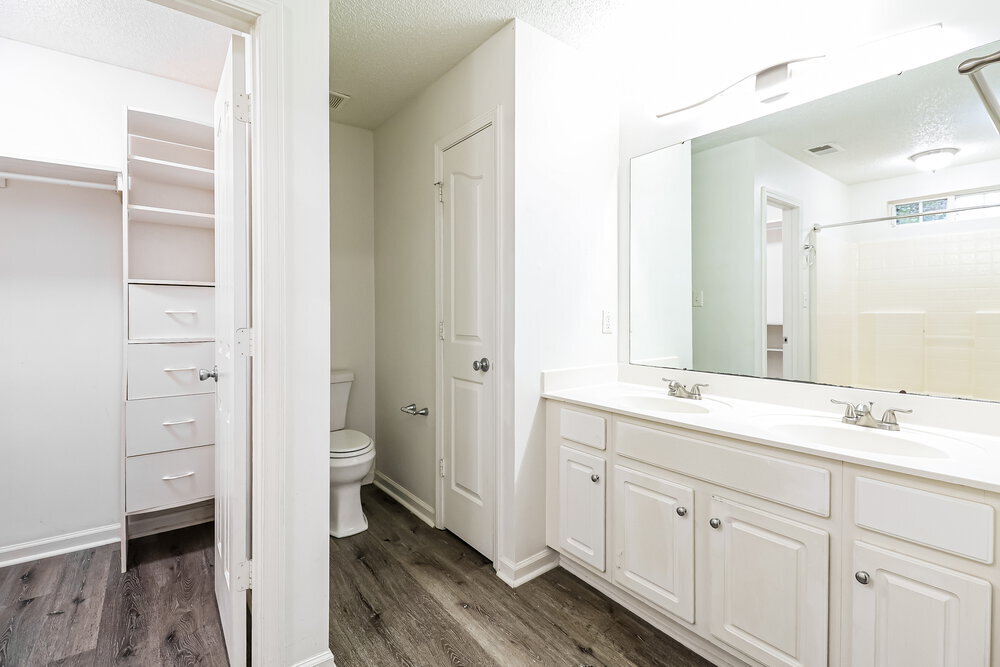 Building Photo - 11518 Larix Dr