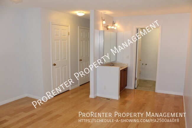 Building Photo - 523 Applewood Dr