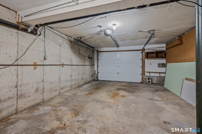 Building Photo - 92 Cynthia Ln