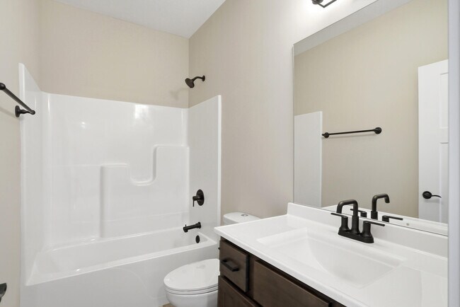 Building Photo - 1044 Stonehaven Dr