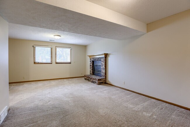 Building Photo - Millard 3 Bedroom!!