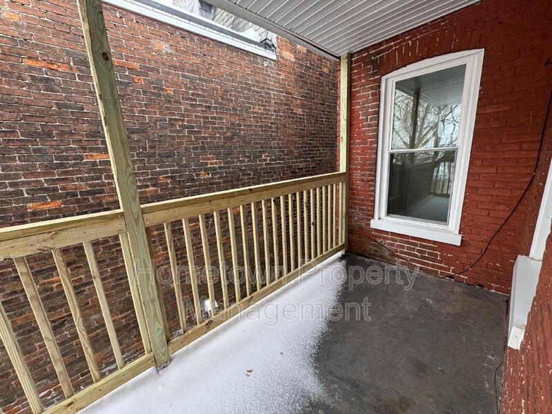 Building Photo - 1109 E Philadelphia St