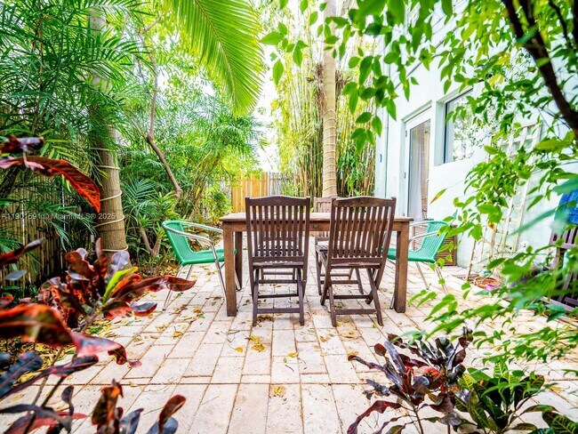 Building Photo - 1127 Meridian Ave