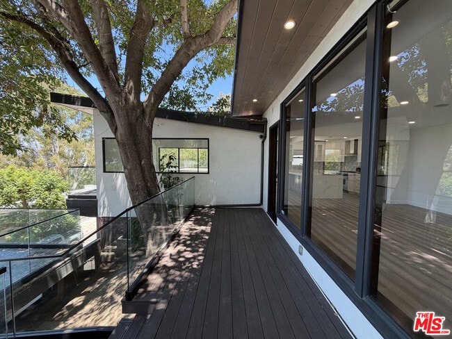 Building Photo - 3565 Multiview Dr