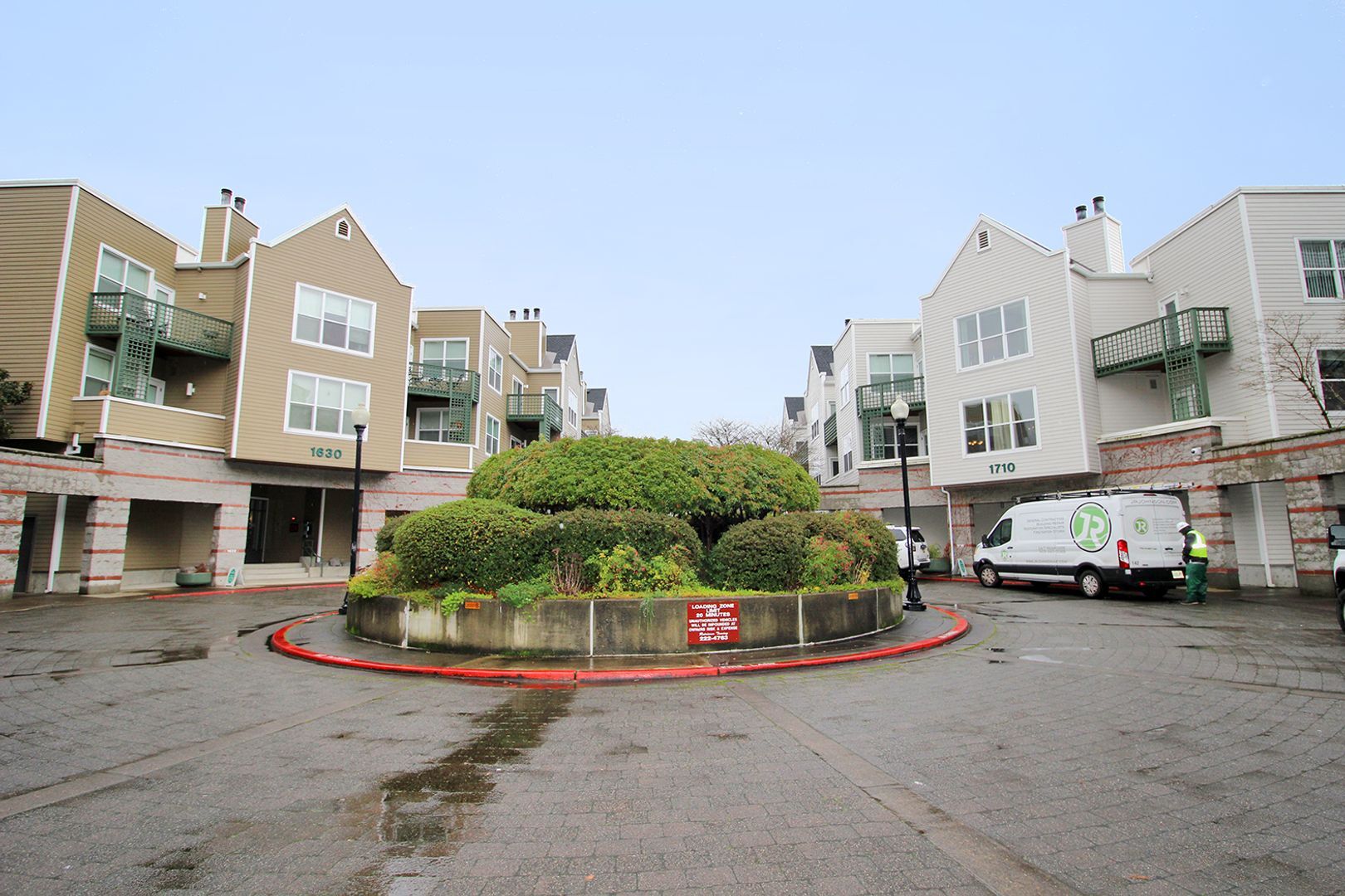 Building Photo - 1710 S Harbor Way