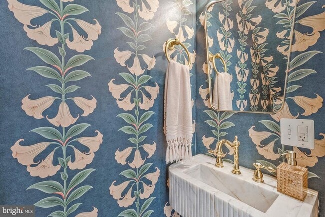 Building Photo - 611 G St SE