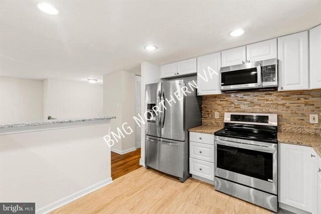 Building Photo - 8461 Yellow Leaf Ct