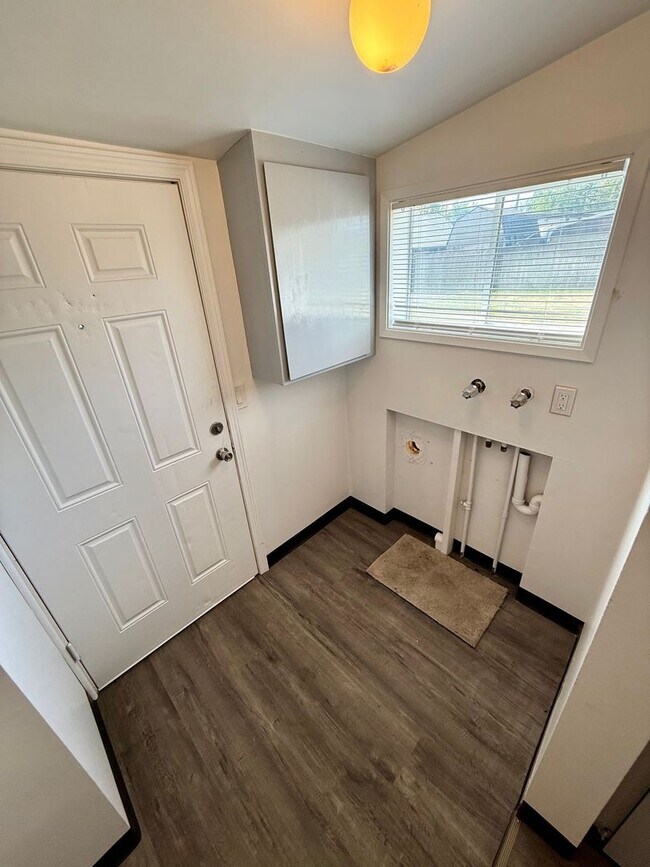 Building Photo - For Rent: 2 Bedroom, 1 Bathroom Home with Garage and Large Yard