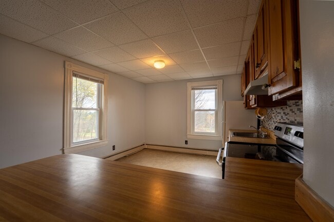 Building Photo - 1796 Main St