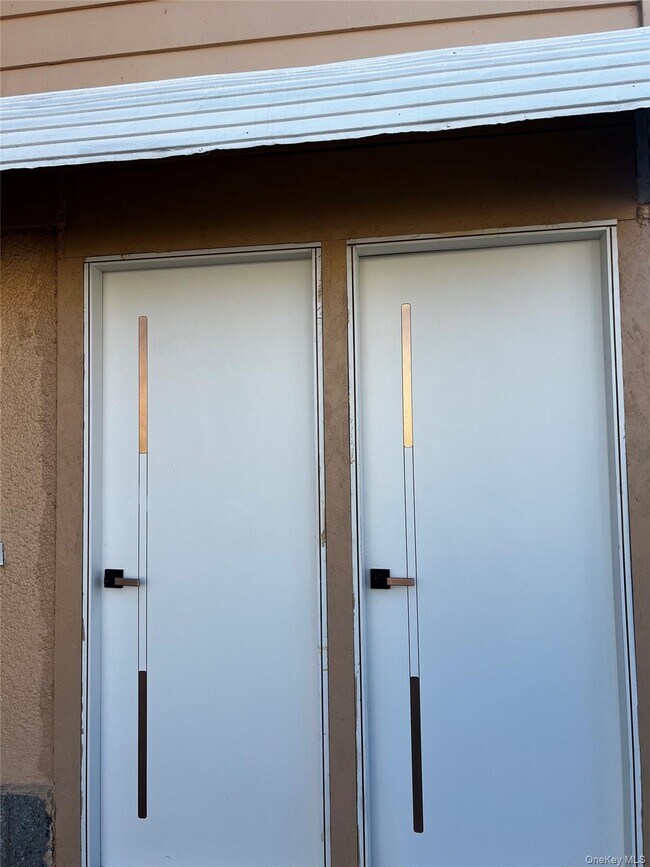 Building Photo - 38 Overlook St