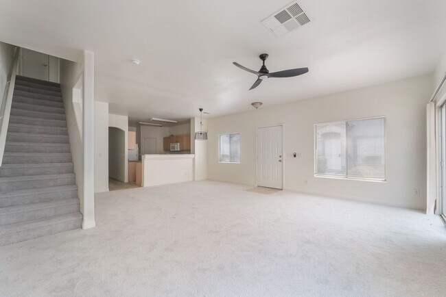 Building Photo - Spacious Henderson Townhome with Modern Up...