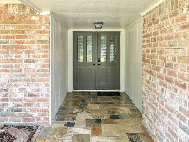Building Photo - 2012 E Lacey Oak Cir