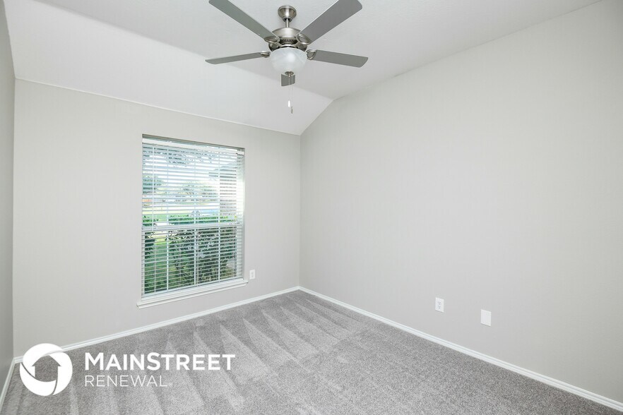 Building Photo - 5202 Ambassador Dr