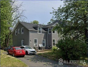 Building Photo - 204 Montrose Ave
