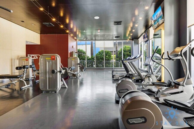 Building Photo - 1180 E Hallandale Beach Blvd