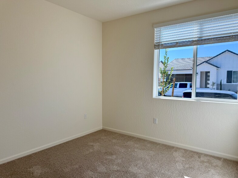 Building Photo - 1641 Bloom Ave