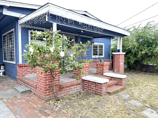 Building Photo - 574 Duboce Ave