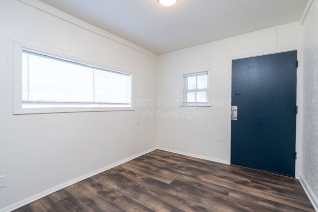 Building Photo - 1160 S Richmond Ave